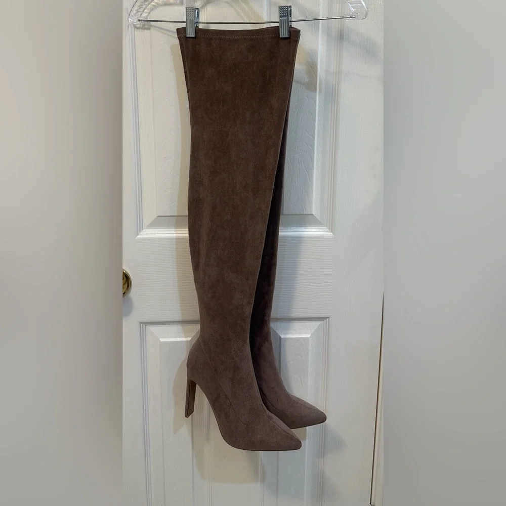 Thigh High Fashion Nova Women’s 4.5” Brown Faux Suede Boots SZ 6 NWOT - Picture 3 of 12